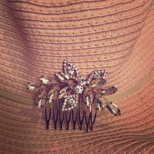 Elegant silver Rhinestone and gem hair comb